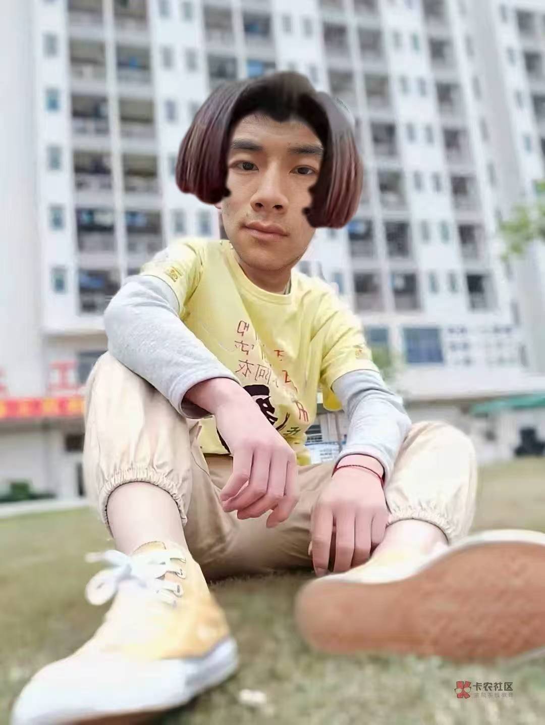 我依偎在富婆阿姨的怀中用昨晚新买的iPhone无聊的刷着卡农的帖子，看着老哥们还在为赚61 / 作者:李霸霸哦 / 