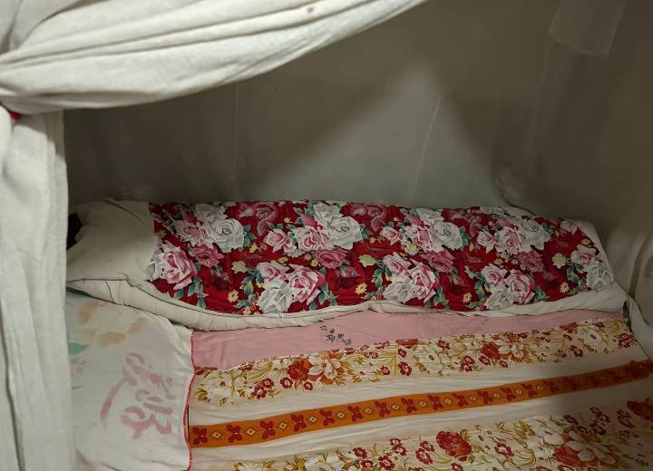 爷爷过世2个多月，奶奶昨晚在床头看到好几个以前过世的人和她说话，吓得她今晚在我妈87 / 作者:奥迪A片 / 