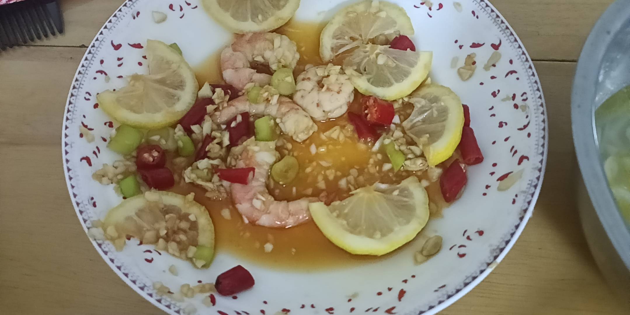 跟着快手学的柠檬虾还挺可口的，一下就吃光了，跟柠檬鸡爪味道差不多

0 / 作者:顾小贝 / 