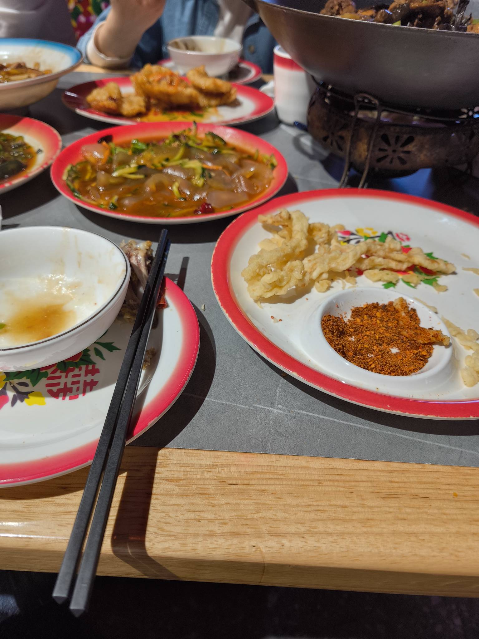 东北菜量是真的大啊。200块钱吃不完，根本吃不完

13 / 作者:我是麻花疼的爹 / 