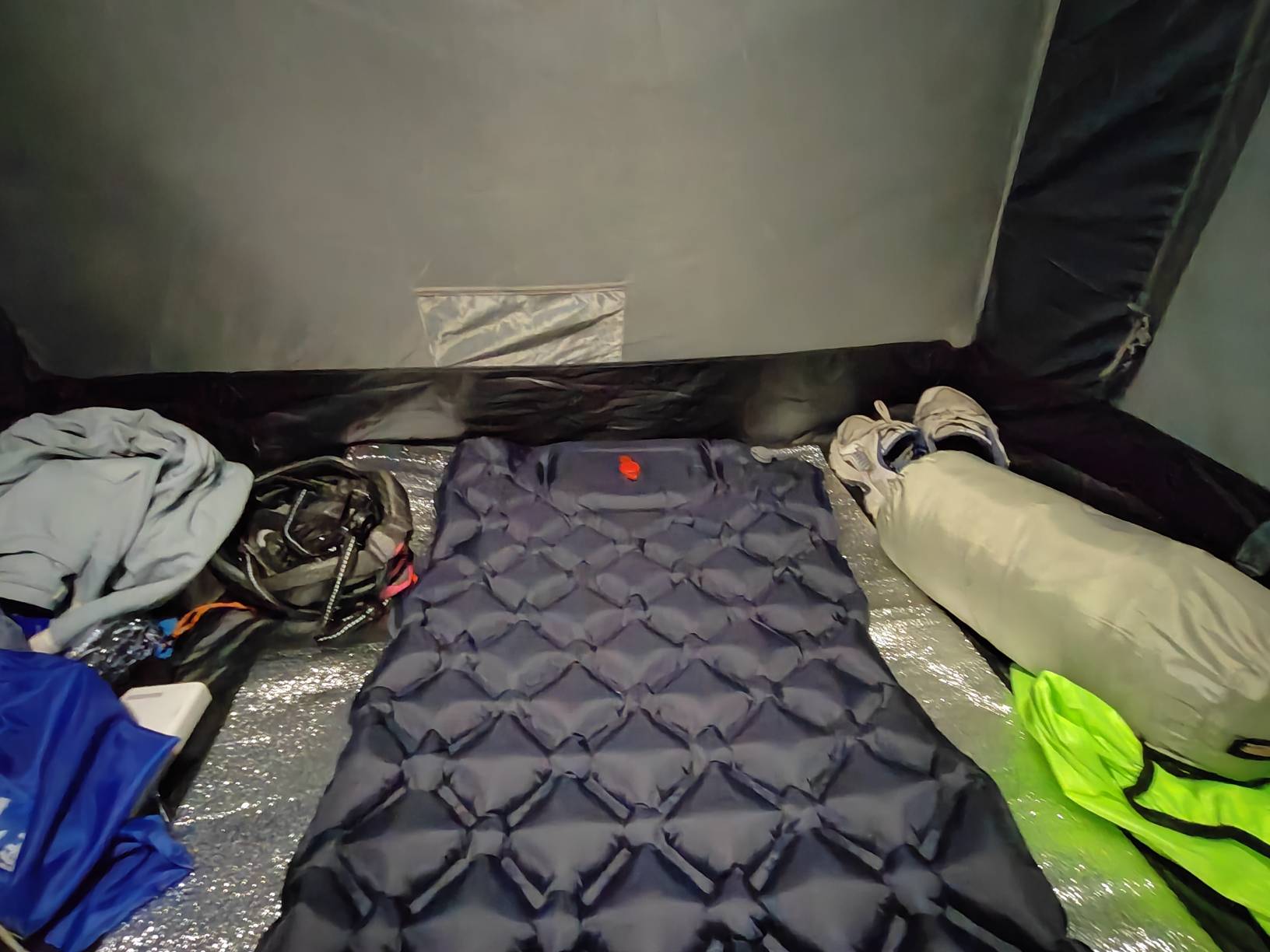 老哥们，28了，回顾我这一生好失败呀，从小留守儿童，长到现在女孩子的手都没碰过，内6 / 作者:生活好难呀 / 