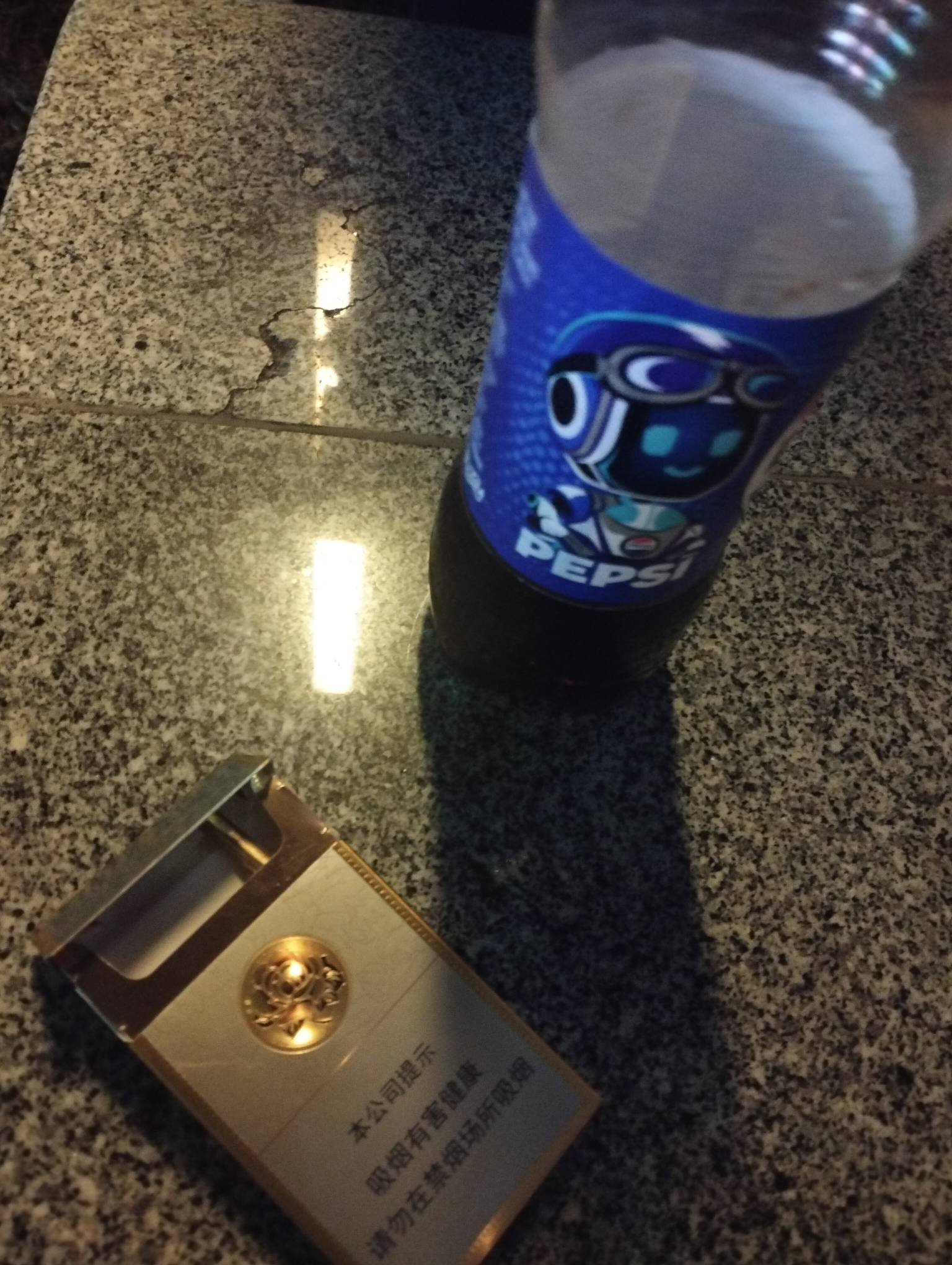 天又黑了，公园蚊子又多了起来，被咬.惯了，已经和蚊子达成了共存。看到今天老哥们都6 / 作者:尛•牛•氓 / 