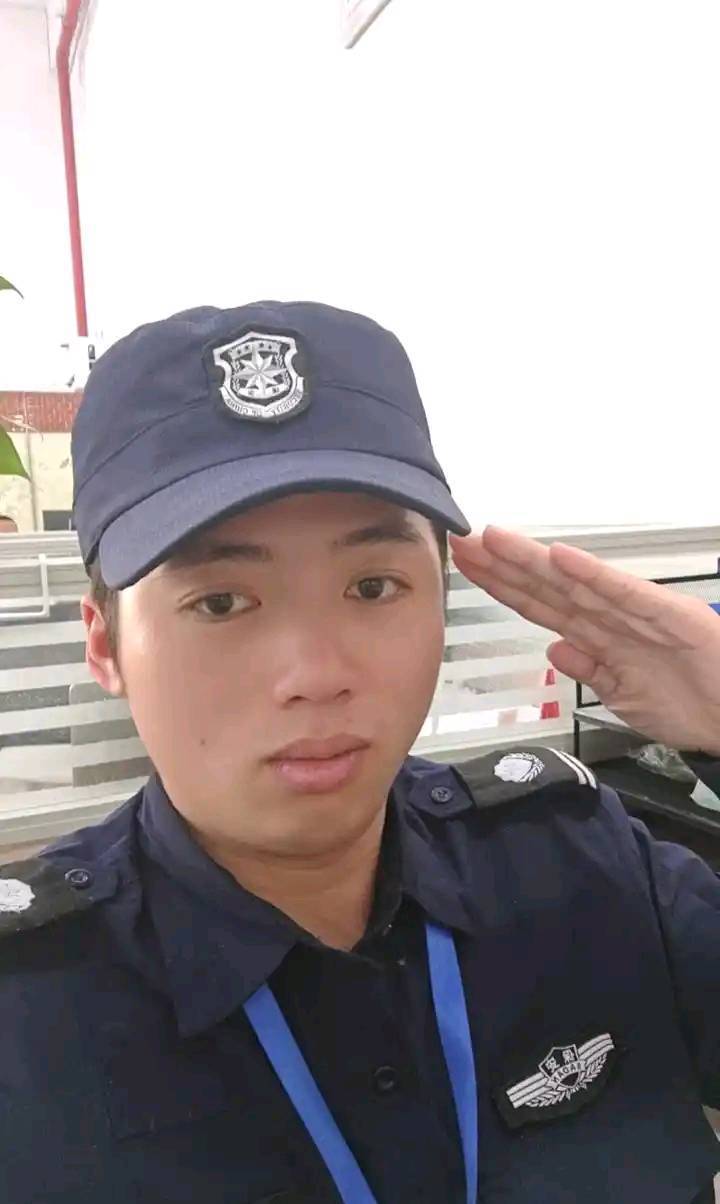 曾经我也是热血沸腾的少年，如今己是沧桑的大叔了！

42 / 作者:朱铁胆 / 