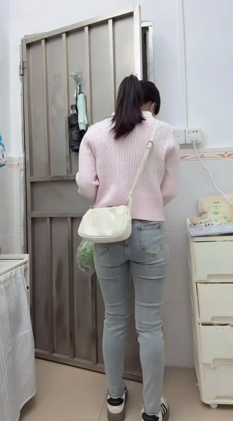 目前在电子厂打螺丝，认识了一个贵州的女孩，去她的出租房看过感觉很干净挺不错的，怎85 / 作者:水乡 / 