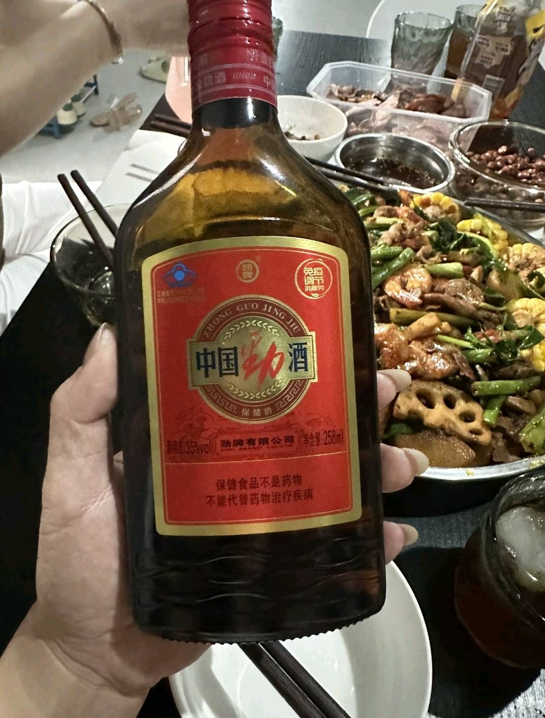 喝中国劲酒，打亲朋好友
喝劲酒加冰，打父老乡亲
劲酒一喝光，朋友打受伤
劲酒饮五杯94 / 作者:先天挂逼圣体 / 
