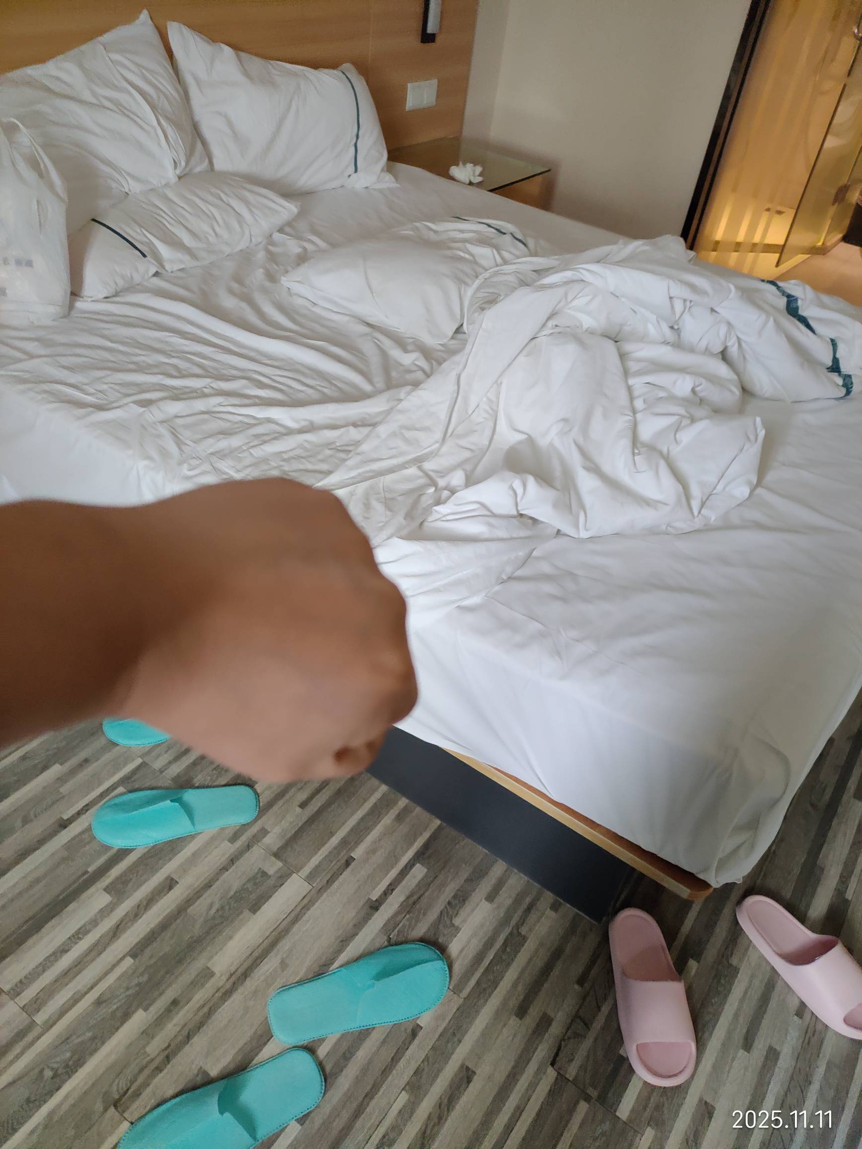 老哥们，还是住酒店舒服自在

34 / 作者:红菜苔 / 