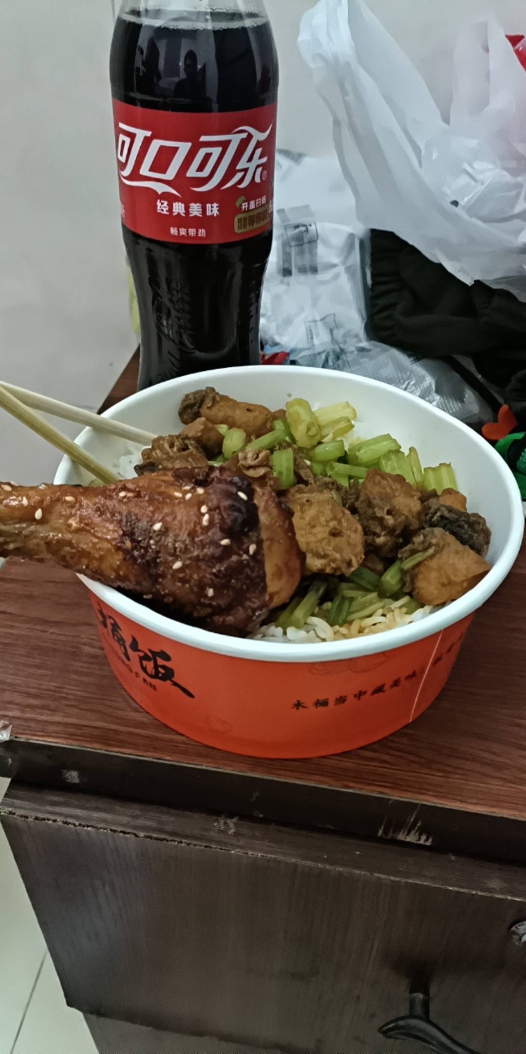 抓包的老哥又吃饱饱了，卖一天了奖品都卖完了，估计破几万了
30 / 作者:大哥让我先跑 / 