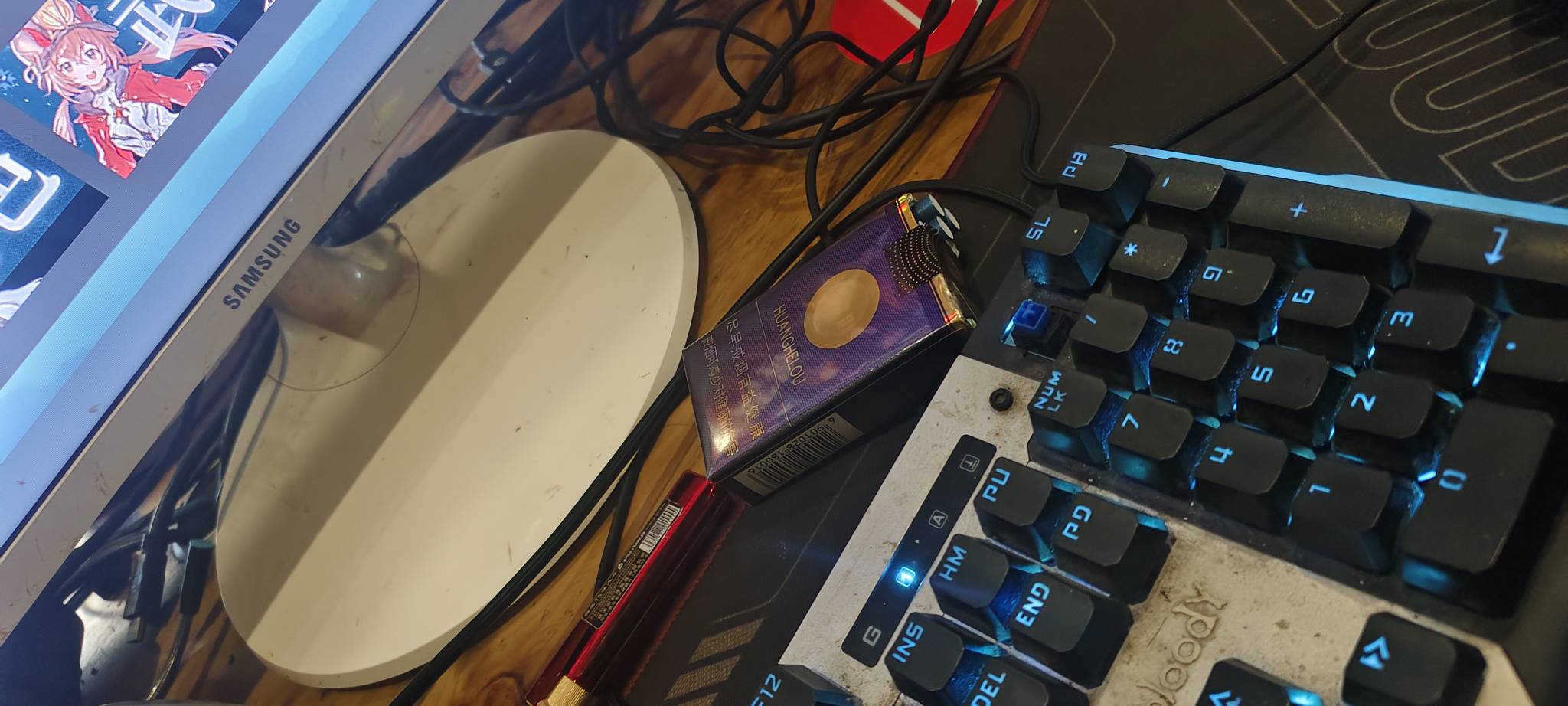 刚才看到一个老哥给一个英雄联盟主播刷了4w，为什么有的人这么有钱，主播还带大哥打了3 / 作者:卡农社区探长 / 