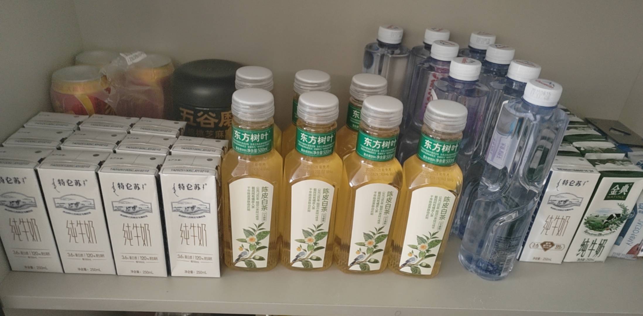 感谢美团送来的东方树叶跟百岁山 跟特仑苏

31 / 作者:野王再就业 / 