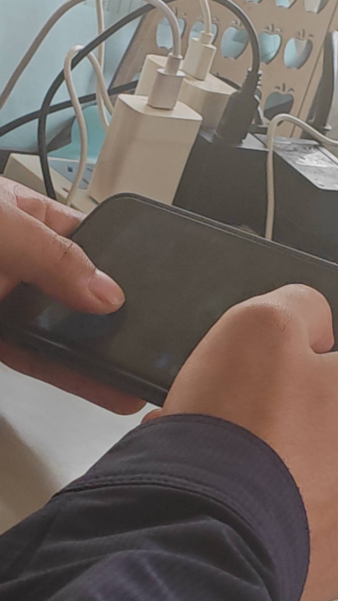 我靠第一次发现上班可以玩着手机玩到下班的
70 / 作者:qiancen / 