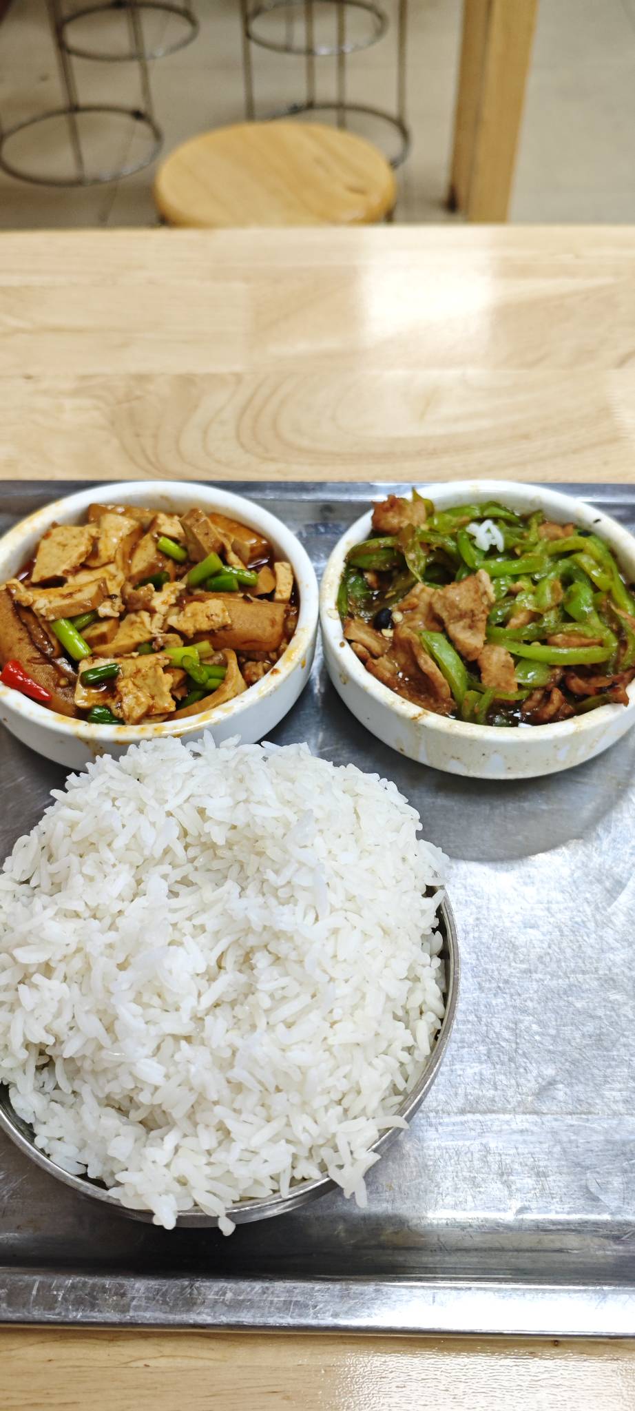 以前吃三个菜，现在申请不到毛了，只能吃二个

31 / 作者:卡农豆包 / 