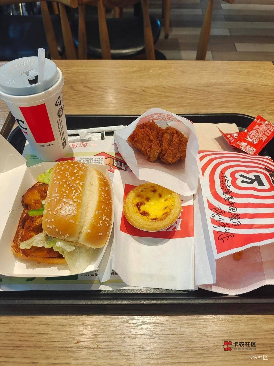 每天只吃汉堡，薯条，鸡排，炸鸡腿，炸鸡翅，披萨，奶茶，可乐

76 / 作者:风中之神-聂风 / 