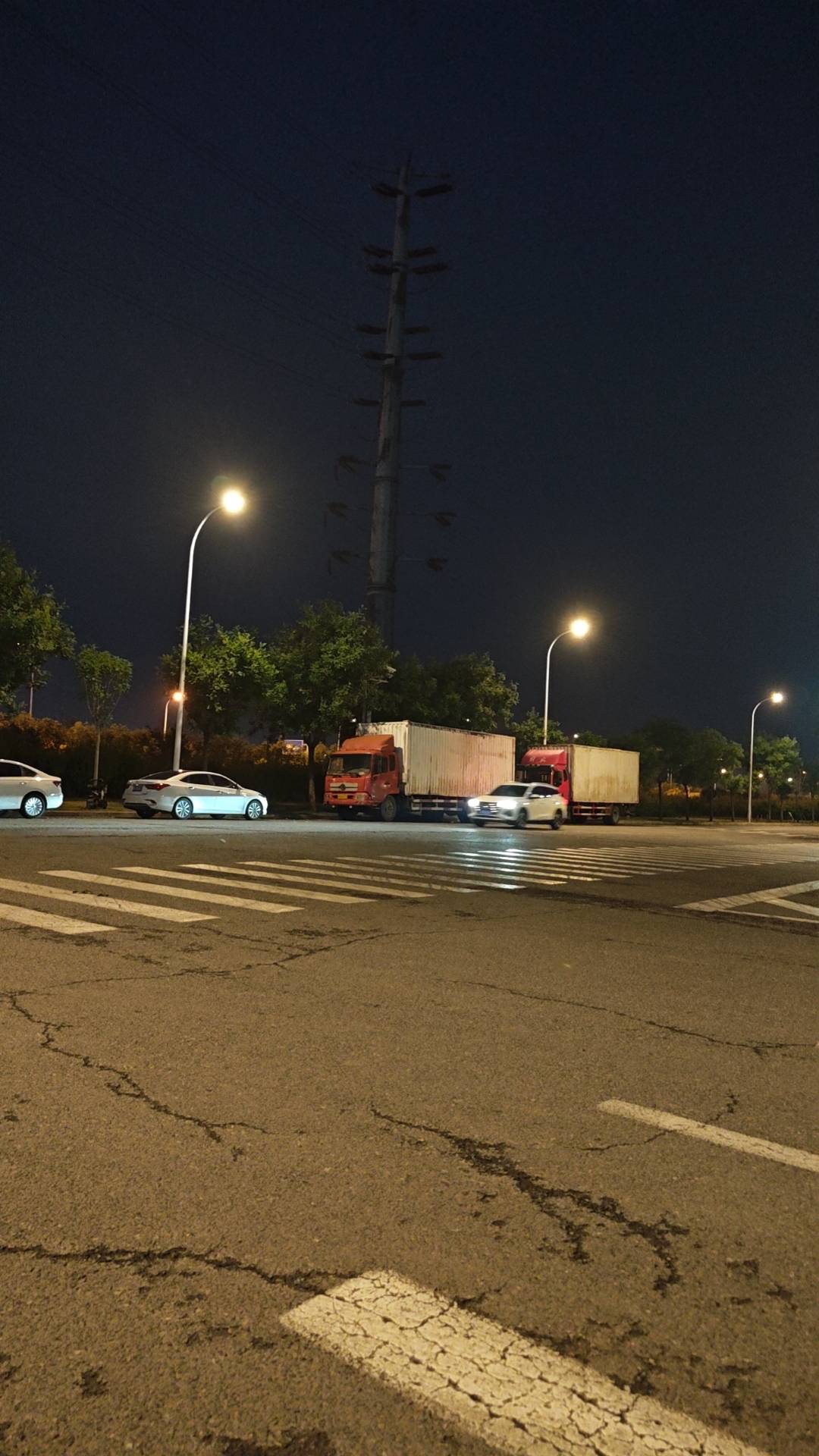 我擦了老哥们，谁懂那种在劳务宿舍一起上下班的同事睡一觉人没了，才 30多岁，昨天还62 / 作者:嘉禾不会玩 / 