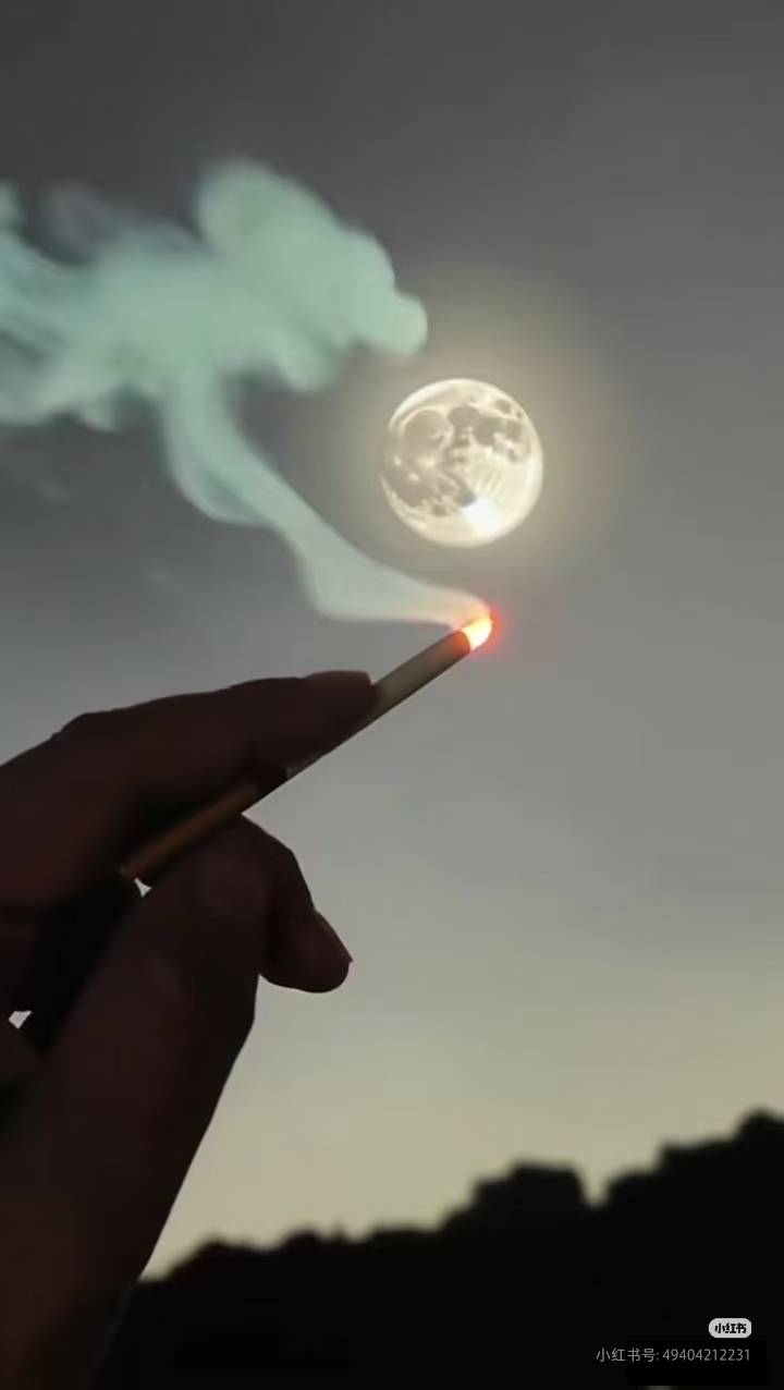 @紫羽秋月 秋月 如果思念有声音，那一定是幽谷回鸣，不绝于耳。
“想你是一个很厉害的82 / 作者:雨夜带伞不带刀丶 / 