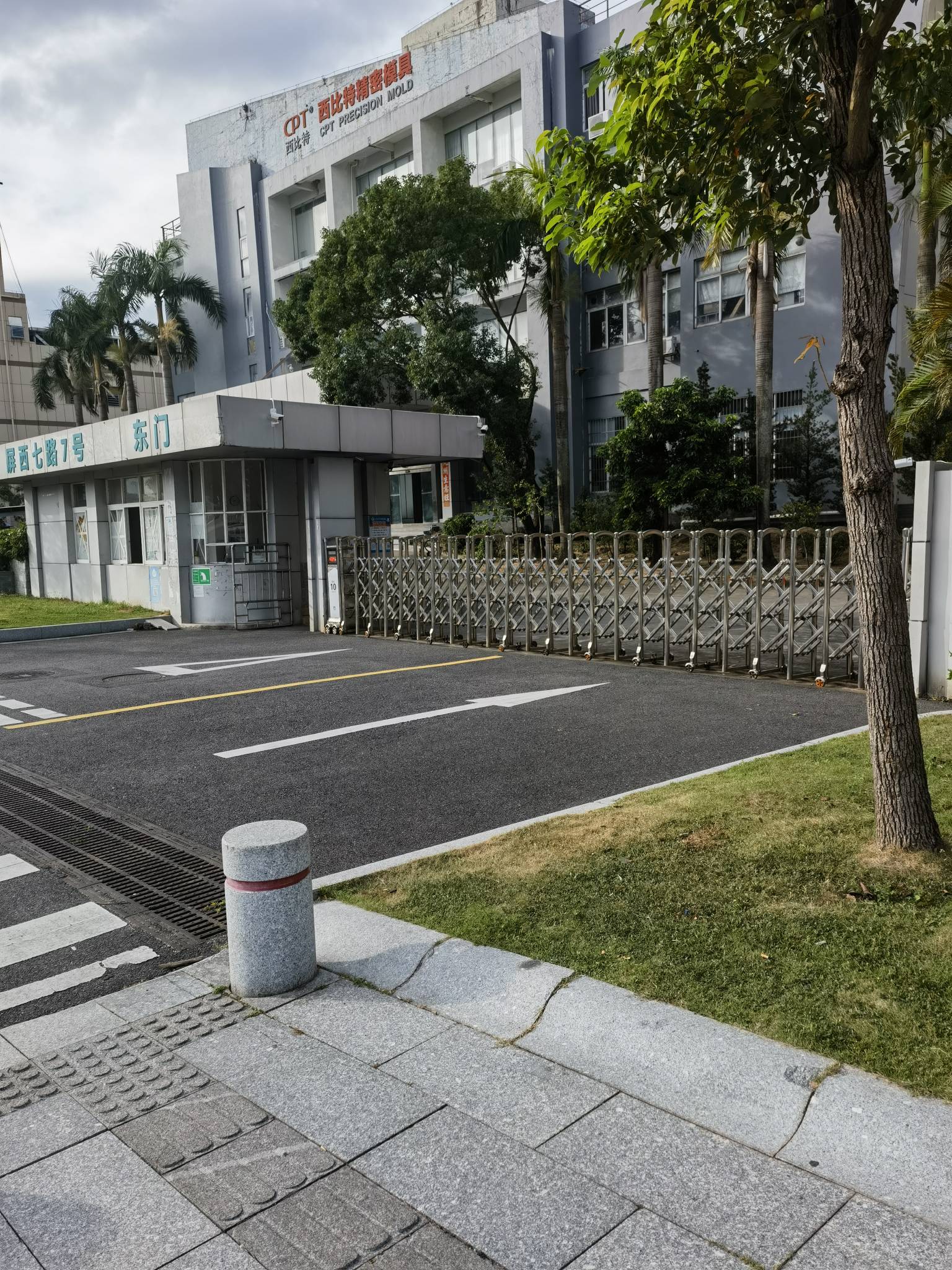 来面试了，不会不要我吧！怎么就我一个人啊。

5 / 作者:庸人自扰啊666 / 