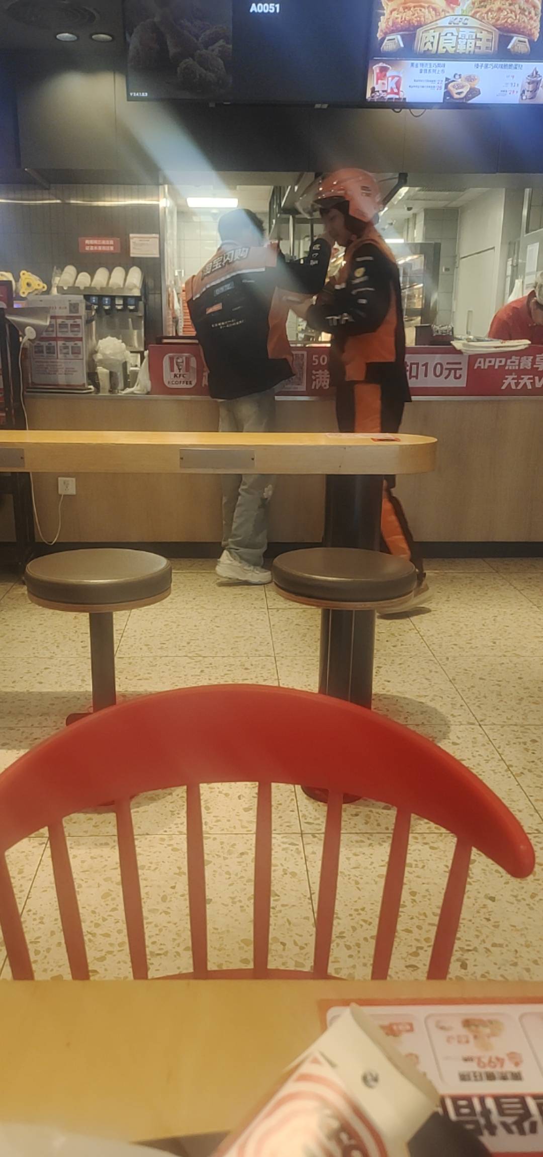 这衣服真丑啊


52 / 作者:雨夜带伞不带刀丶 / 