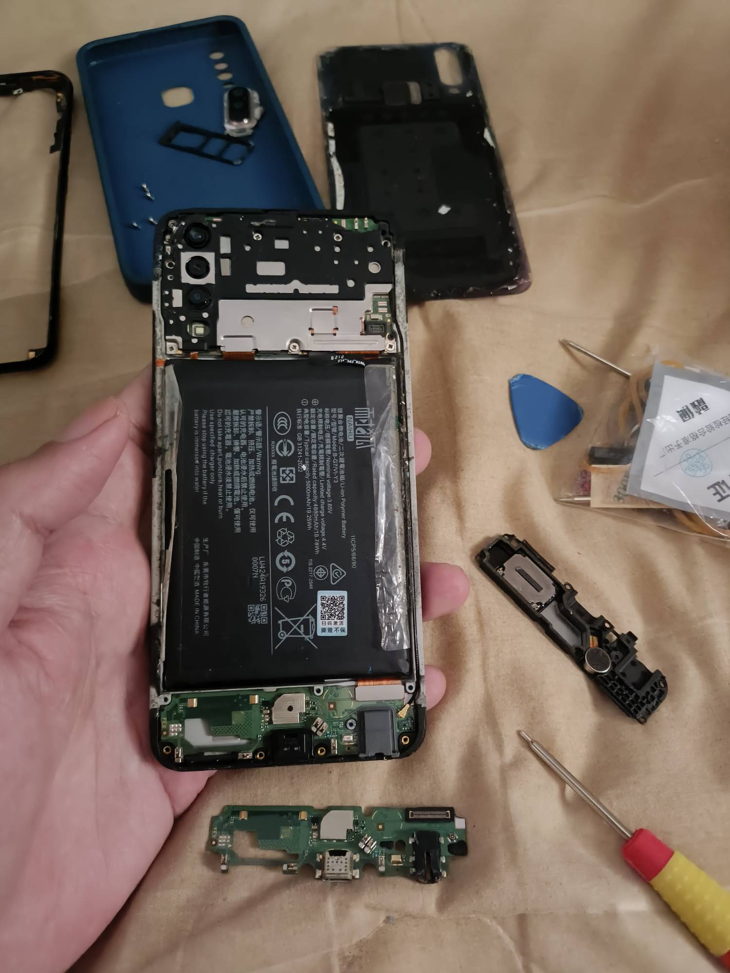 手机不充电终于搞定，换了个小板丝滑无比，又可以参加战斗申请毛了



100 / 作者:刘莹莹@ / 