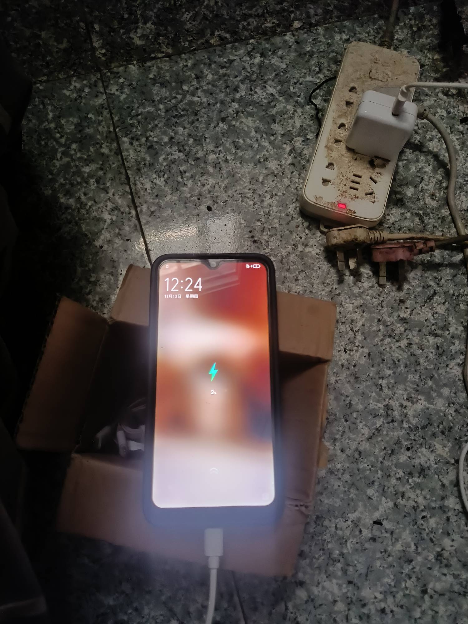 手机不充电终于搞定，换了个小板丝滑无比，又可以参加战斗申请毛了



53 / 作者:刘莹莹@ / 