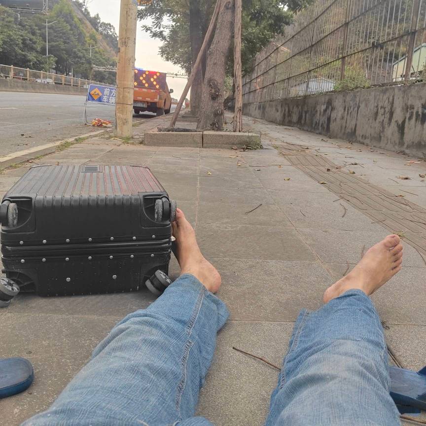 京东6-5在哪，饿一天了

99 / 作者:几把毛都没有绝望了 / 