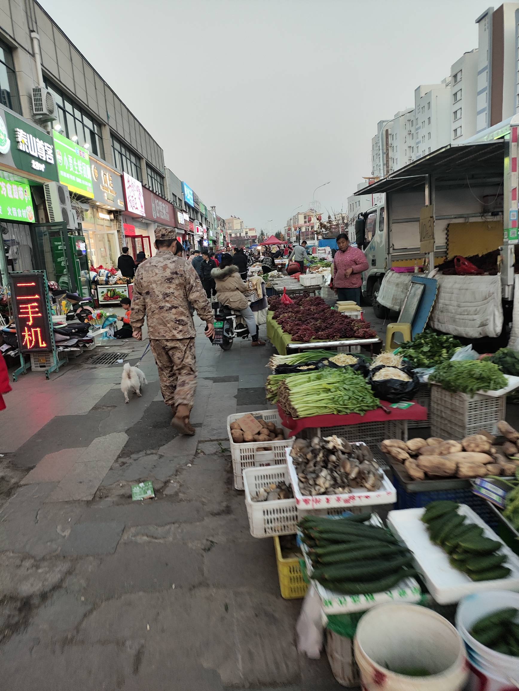 老哥们先吃，好几天没出去喝酒了，强制自己不出去喝，每次喝完就要去别的地方花的更多64 / 作者:会飞的大鲨鱼 / 