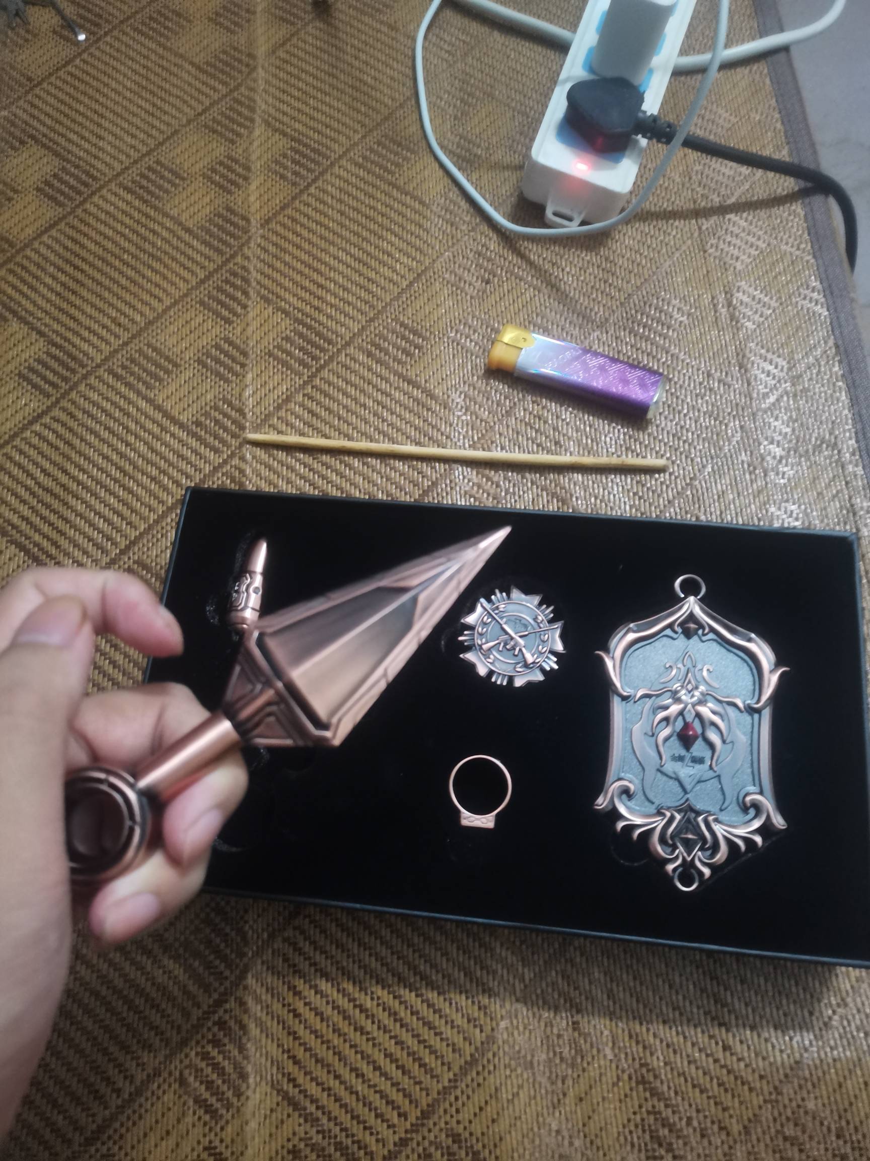 别人彩票，红了，中车，我中纪念品


2 / 作者:1一开始 / 