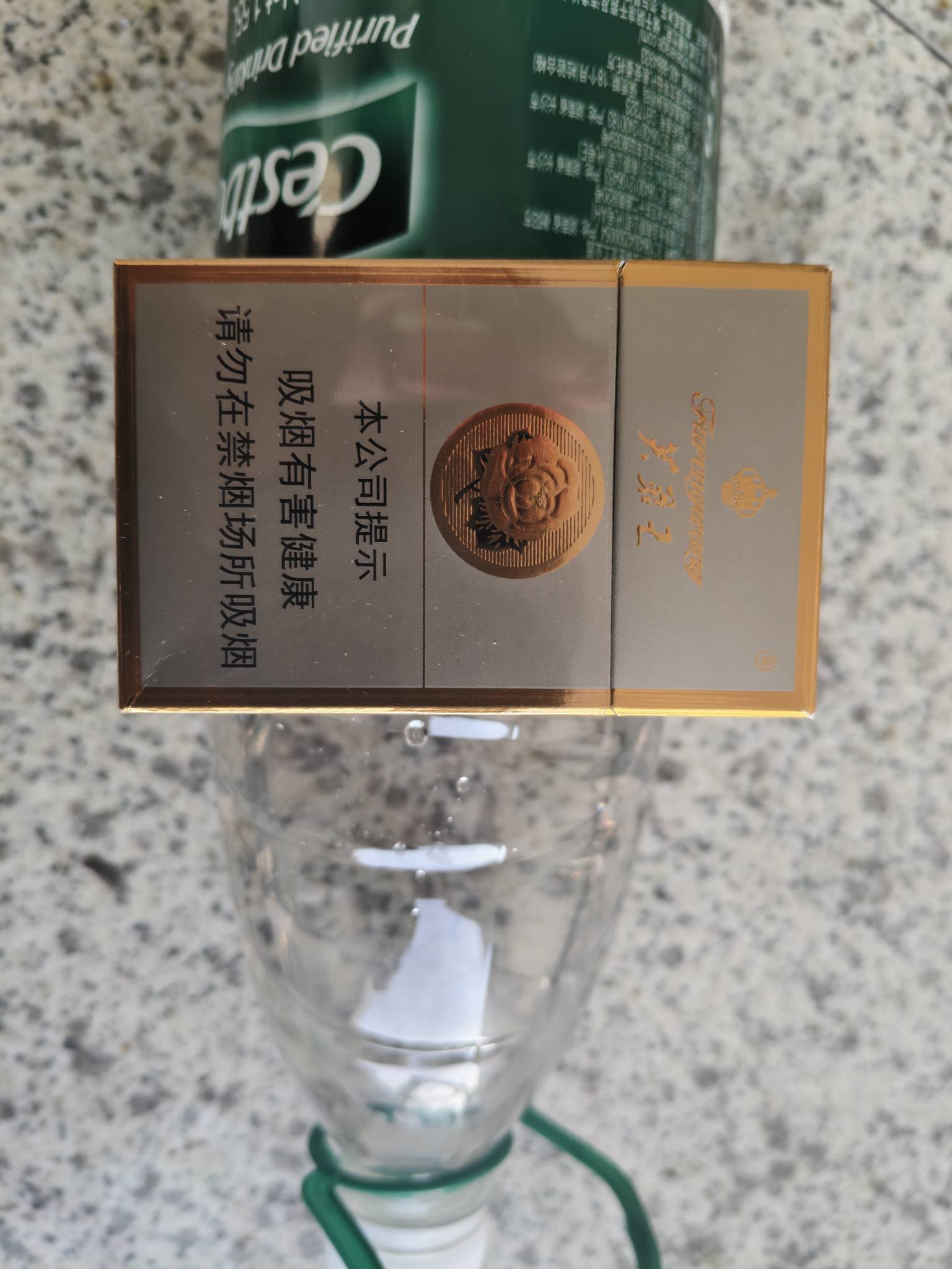 本来是想买蓝楼，可惜店里没有

84 / 作者:我呢我呢手机 / 