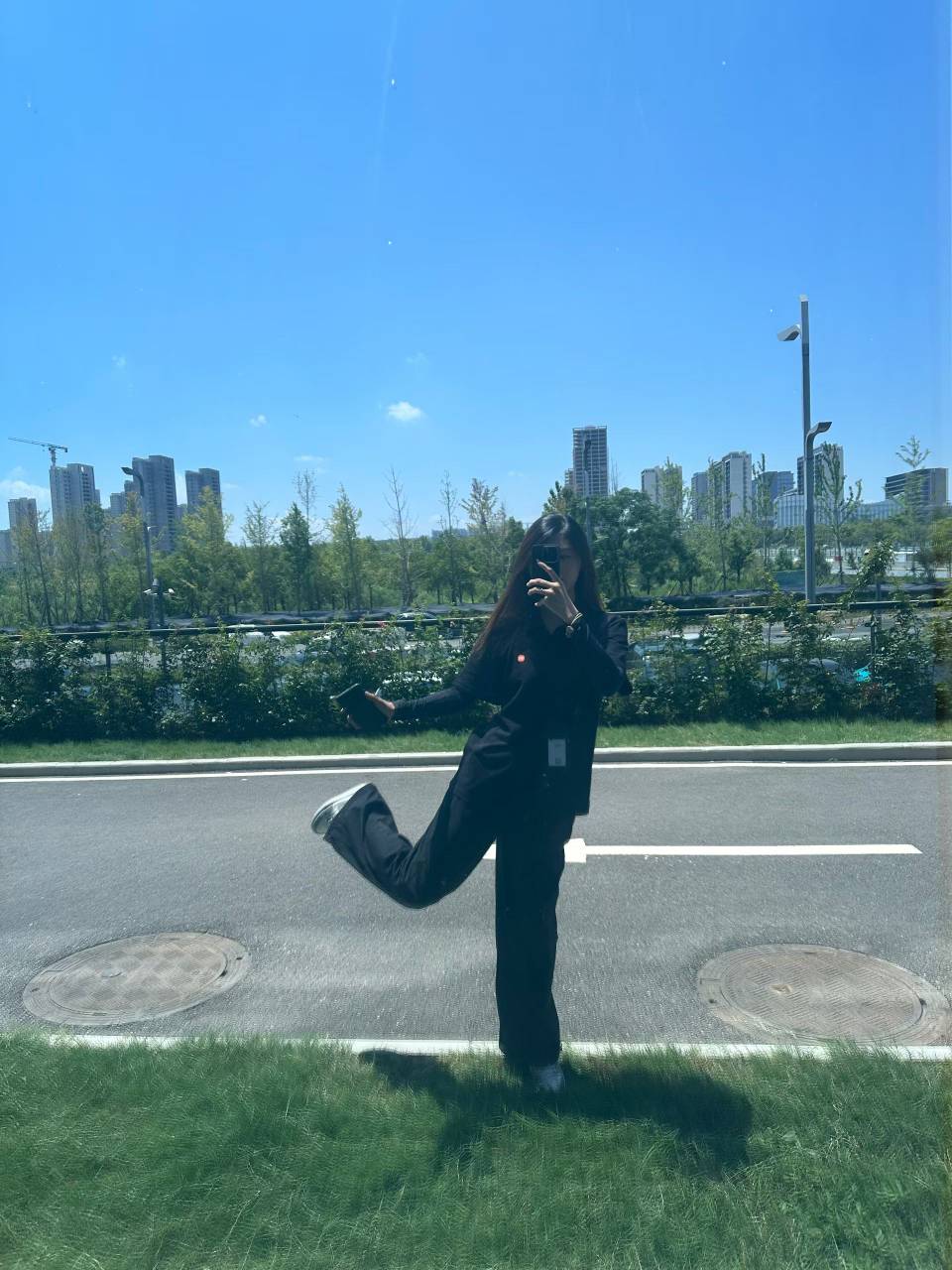 老哥们，今天去小米试驾，怎么能不被销售妹子看出挂比仔的样子？


3 / 作者:红菜苔 / 