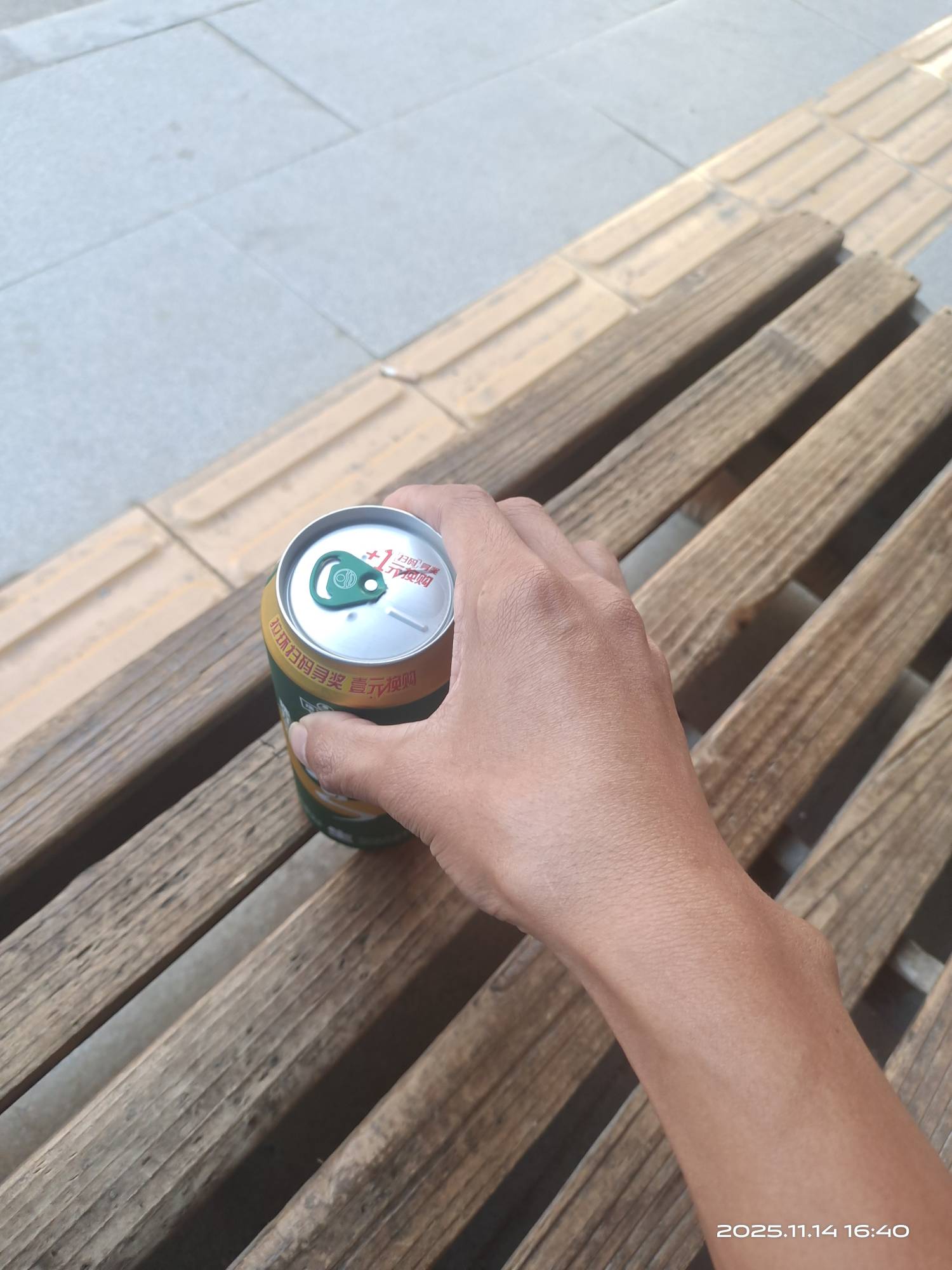 熬夜薅羊毛，一个月连头发都秃了，喝一瓶啤酒压压惊，还被别人嘲笑

91 / 作者:挂壁哥 / 