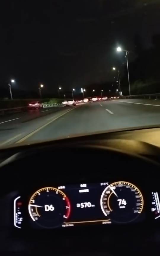 有没有简单的毛。看广告看的难受。

65 / 作者:蓝泡泡 / 