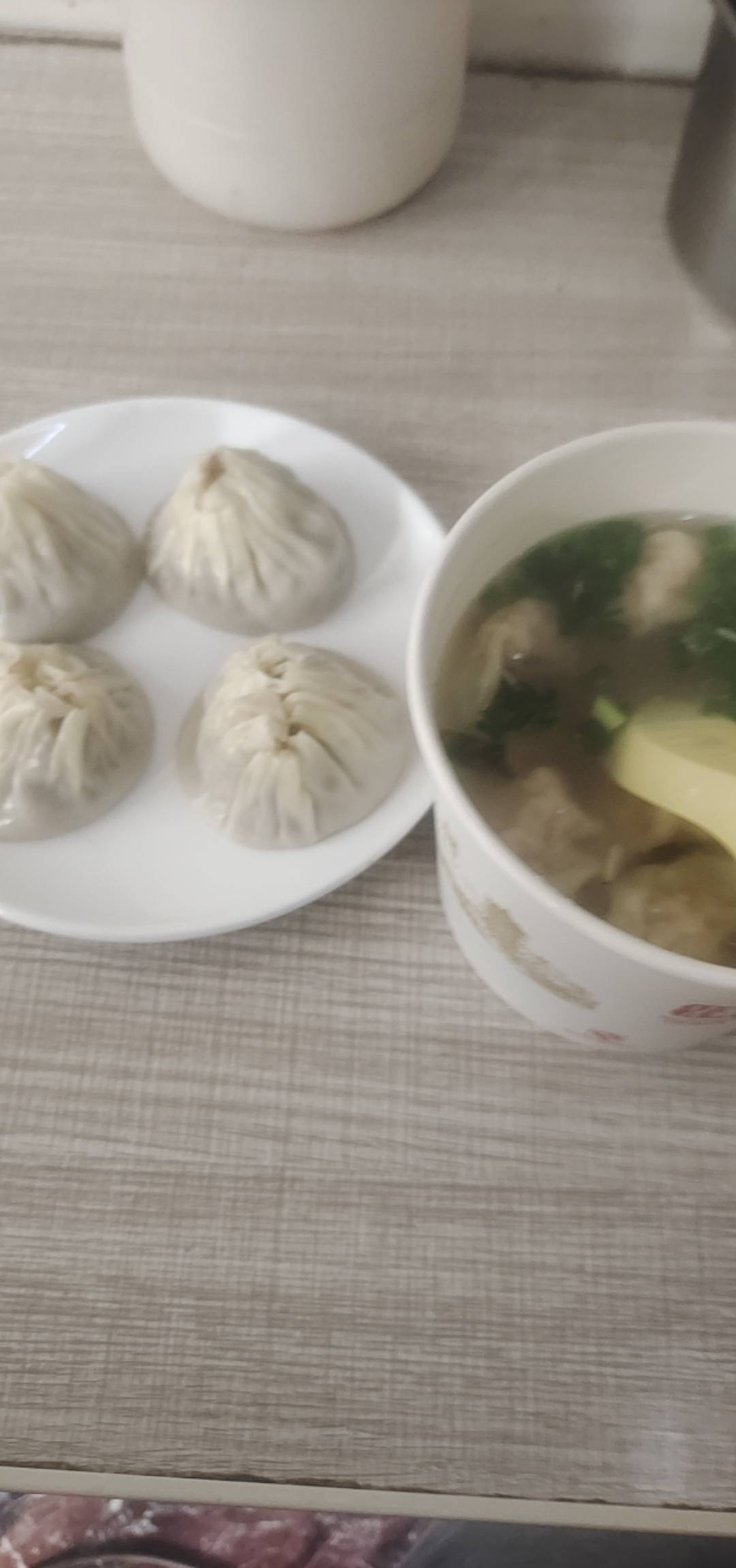 老哥们吃早餐了

27 / 作者:雨夜带伞不带刀丶 / 