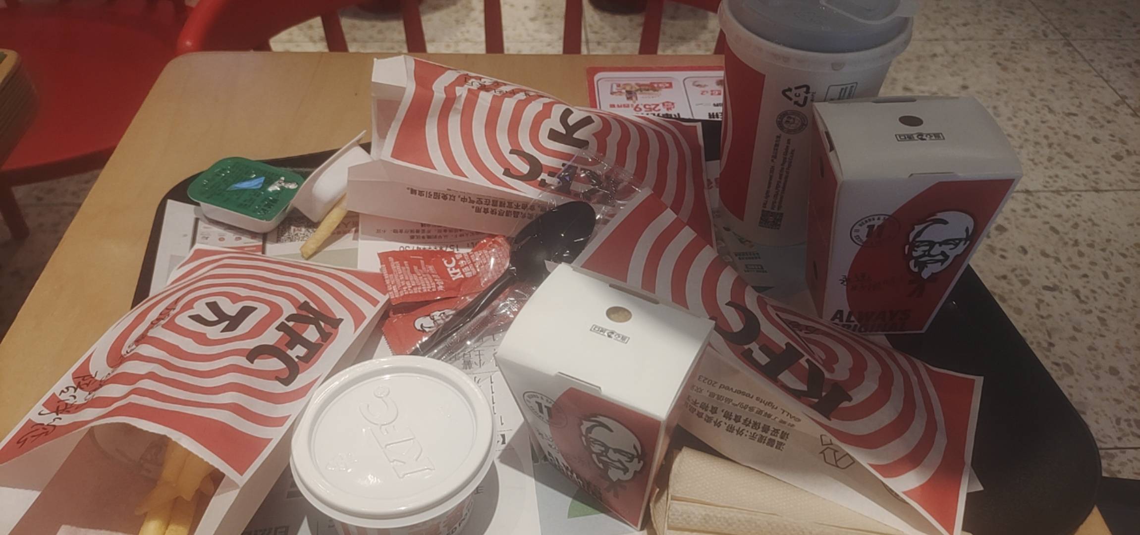 买了2T吃一T，冰淇淋没了换成可乐，老哥先吃

59 / 作者:雨夜带伞不带刀丶 / 