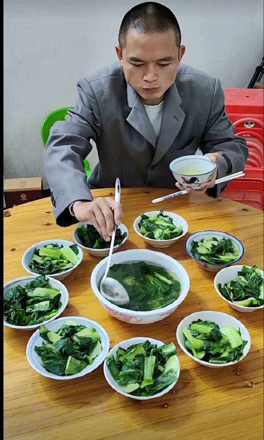 吃饭了，九菜一汤

3 / 作者:尛•牛•氓 / 