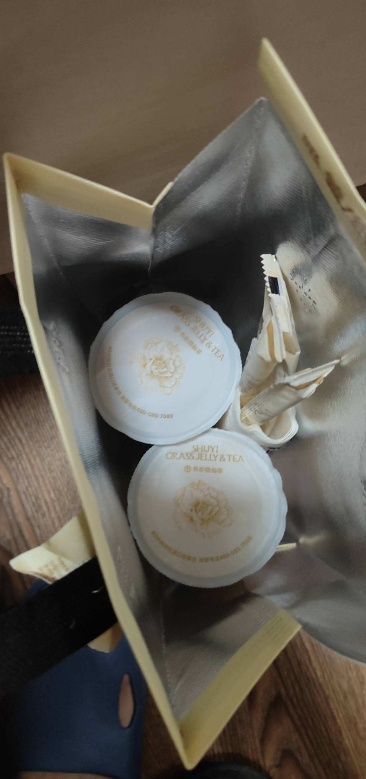 好久没喝奶茶了，书亦烧仙草还是第一次点

19 / 作者:好好抹脸 / 