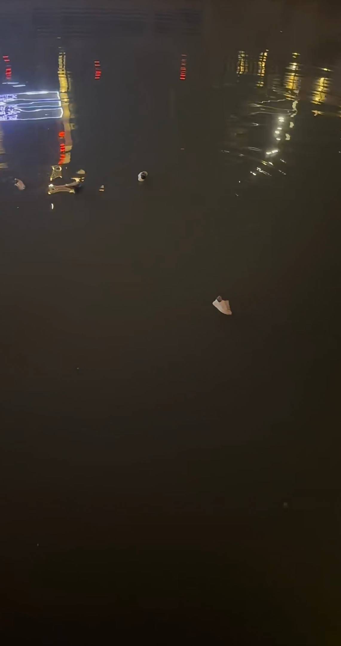 挂壁佬们出来洗冷水澡，地点昆山枫景苑b区河边，快来，太爽了

9 / 作者:我不会. / 