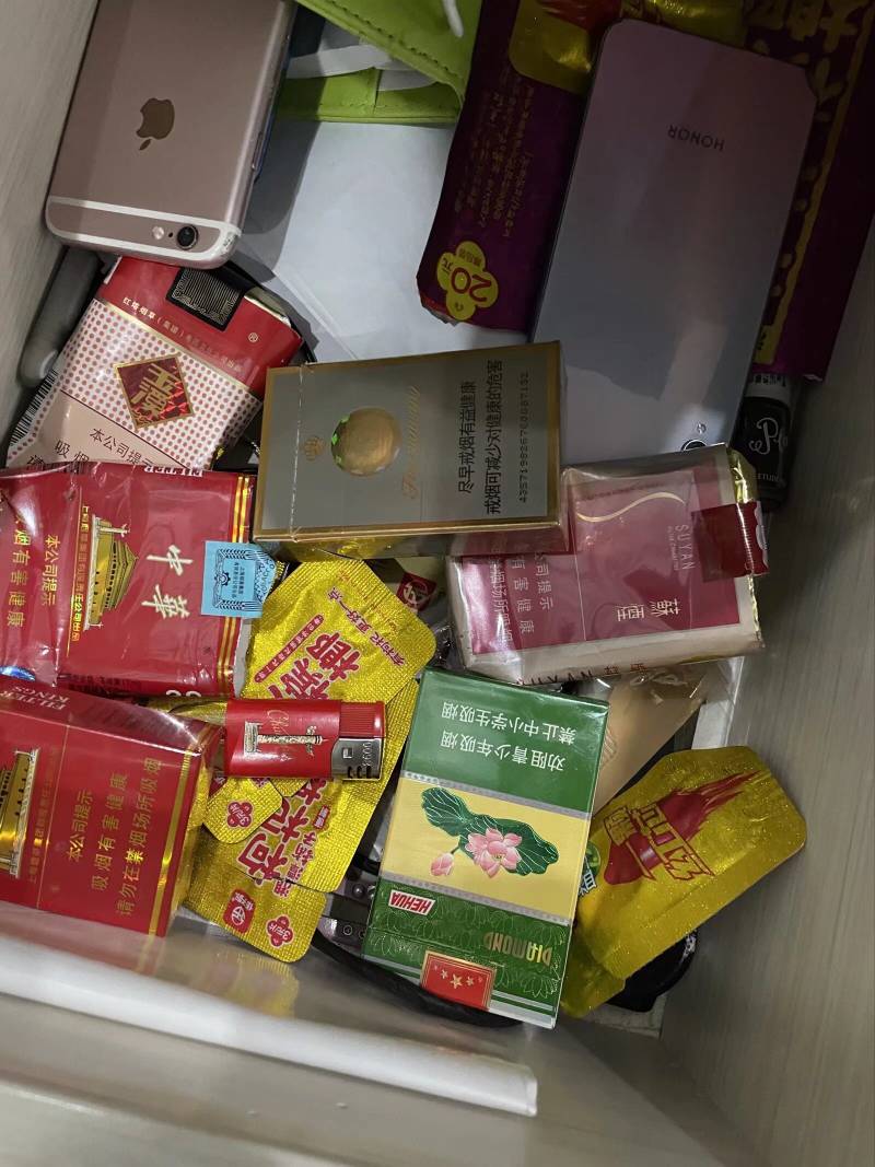 唉，没事出去挂b干嘛，还是在家的好，上个月出去睡公园一天累死累活薅羊毛只够吃上一13 / 作者:麻将糊了333 / 