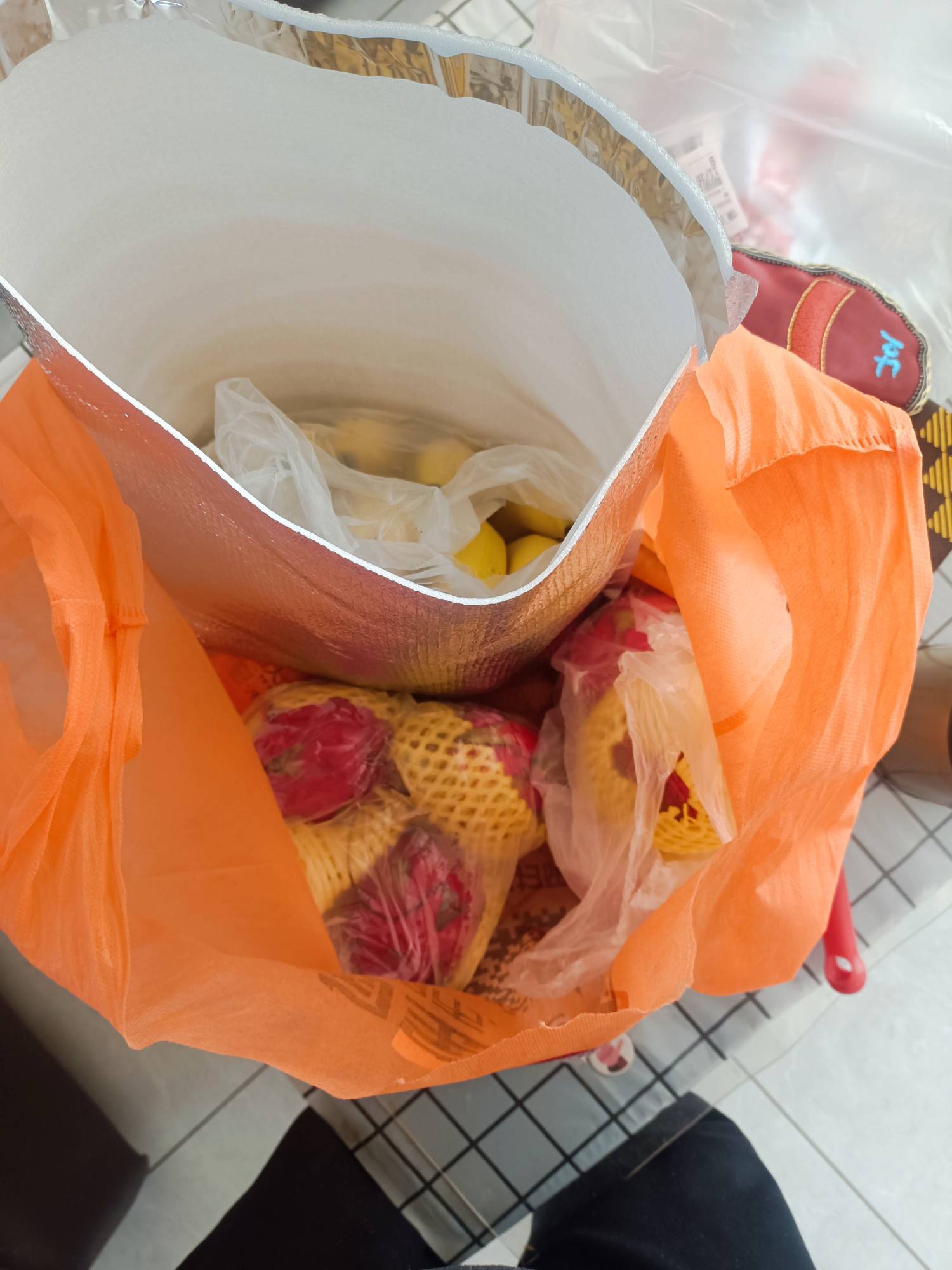 今天要开始忽悠我了吧 开杀了  最低店995  总共给了2箱奶  一点水果➕600多猫  



58 / 作者:莪吥〆会输の / 