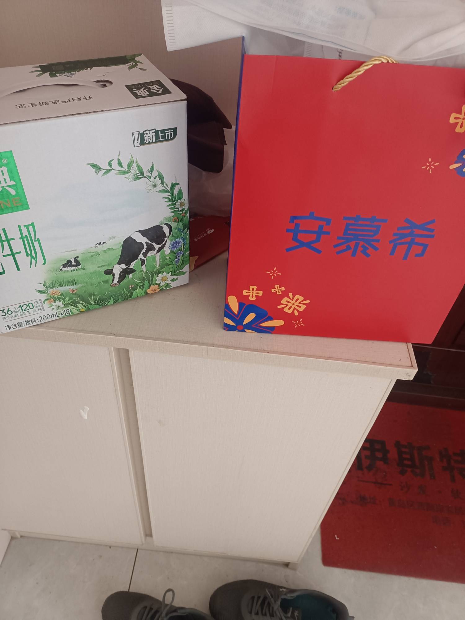 今天要开始忽悠我了吧 开杀了  最低店995  总共给了2箱奶  一点水果➕600多猫  



21 / 作者:莪吥〆会输の / 