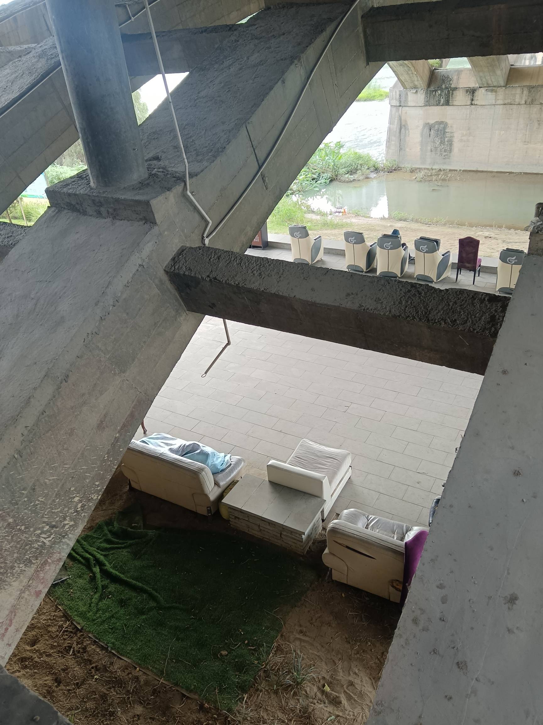 这是哪位挂壁老哥，这么冷的天起床了

54 / 作者:蛋黄酱 / 