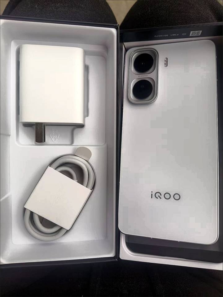 国补之后二十二张就可以拿下IQ妞11了哎  骁龙至尊处理器，q2电竞芯片，6869防水，750091 / 作者:魑魅魍魉6 / 