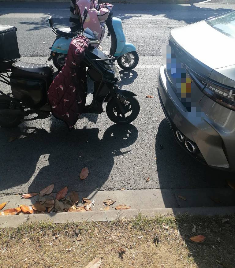 万能的老哥们，我中午骑车不注意，直接撞了停靠路边的车，认定书出来了，我主对面次。97 / 作者:故事大王磨推鬼 / 