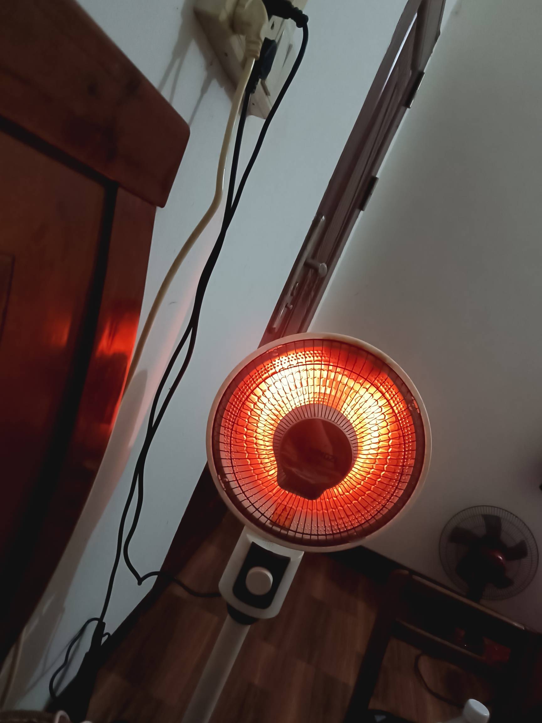 太冷了，老哥们，也是用上这个了，不然玩手机手都动不了

23 / 作者:挂壁老哥饿了mm / 