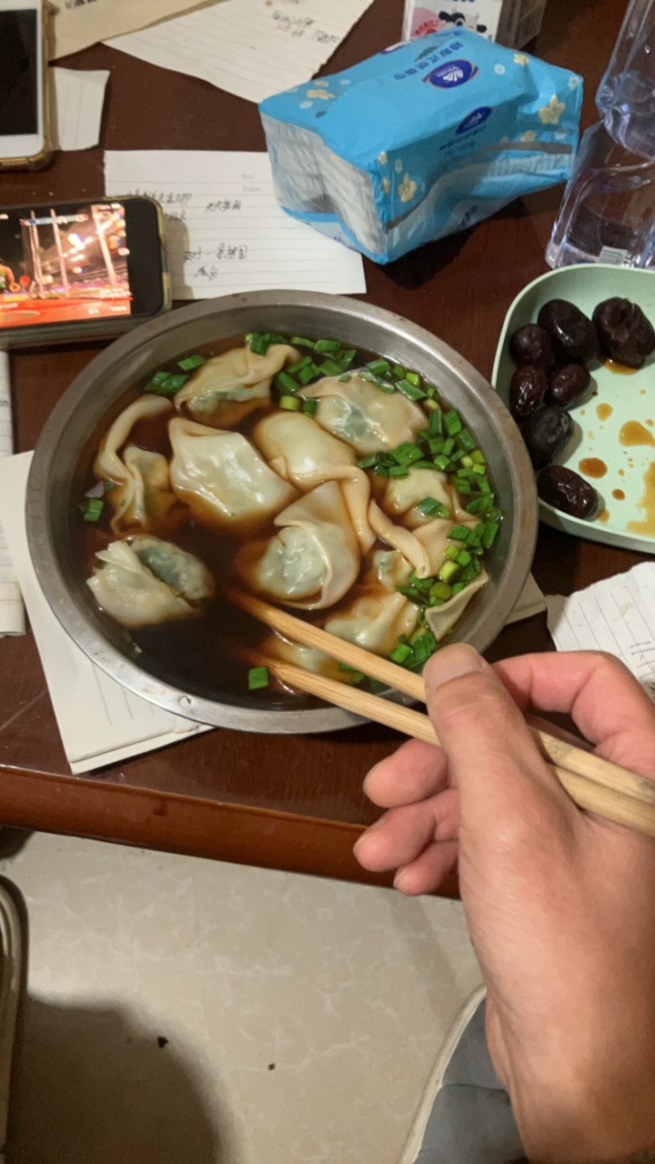 夜宵开吃

52 / 作者:小熊科技 / 