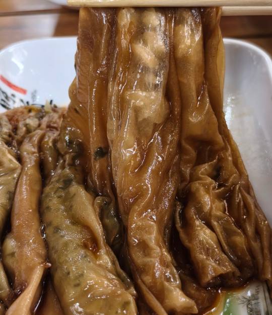 咖啡肠粉

21 / 作者:沈兰舟1 / 