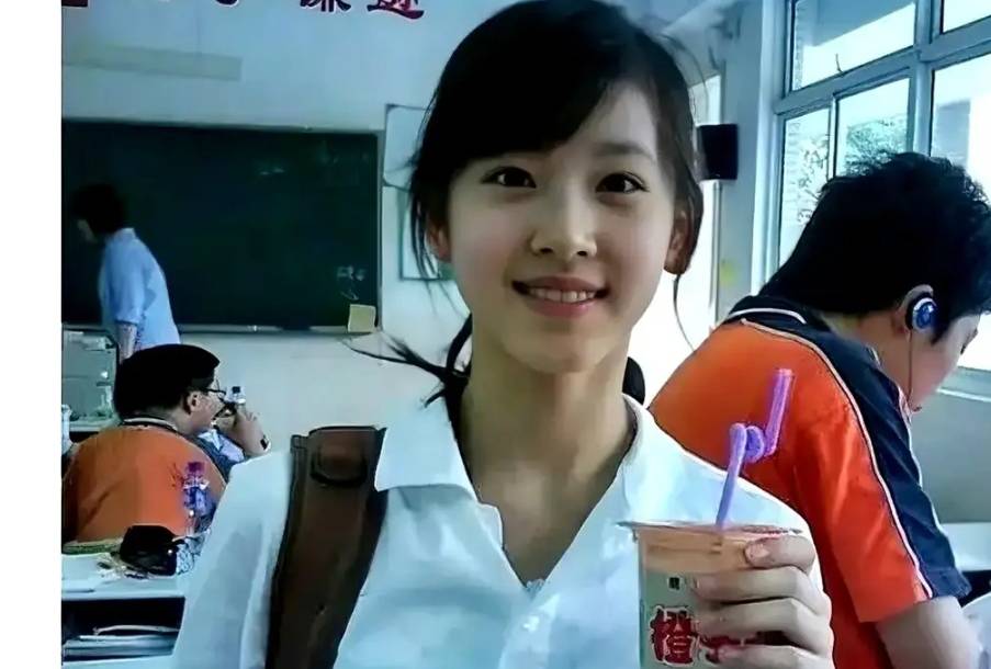 要是卡农老哥们都当上董事长，那不得直接把韭菜连根拔起啊

6 / 作者:卡农最长 / 