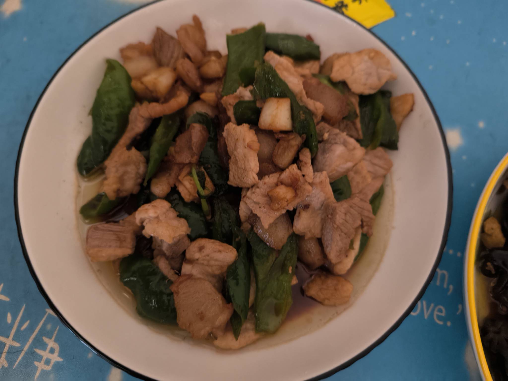 老哥们，今天降温了好冷啊，记得多穿点衣服啊，吃饭了吗，刚炒两个菜让老哥们先吃


4 / 作者:胖虎^0^ / 