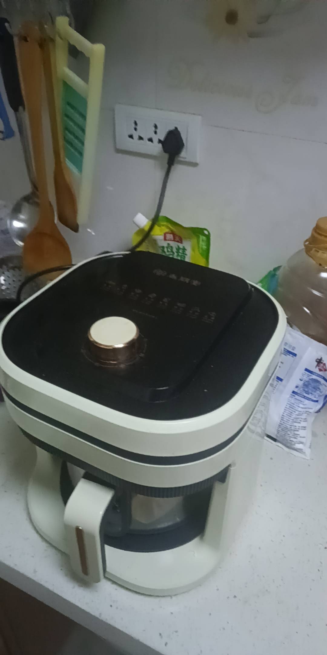 这小东西确实很方便，热个饼烤个红薯蛋挞都可以，比烤箱省电，一个人用刚刚好

6 / 作者:顾小贝 / 