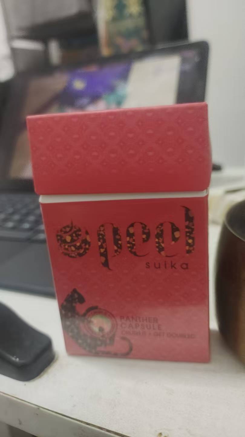 小沫，天又黑了，躺在冷冷的公园石板上，想想这些年来走过的路，情不自禁的落下泪。今9 / 作者:雨夜带伞不带刀丶 / 