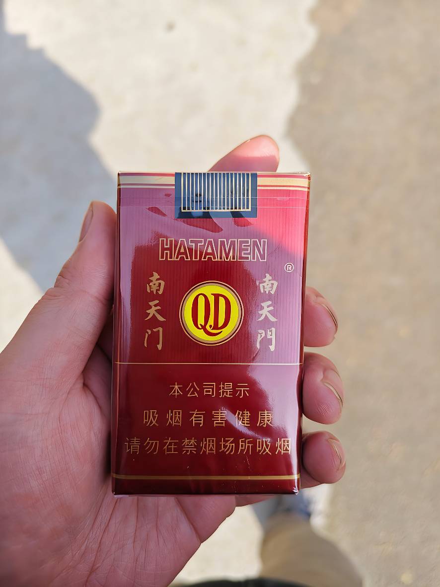 五块钱一盒  最便宜的烟了

68 / 作者:卡農特約觀察員 / 