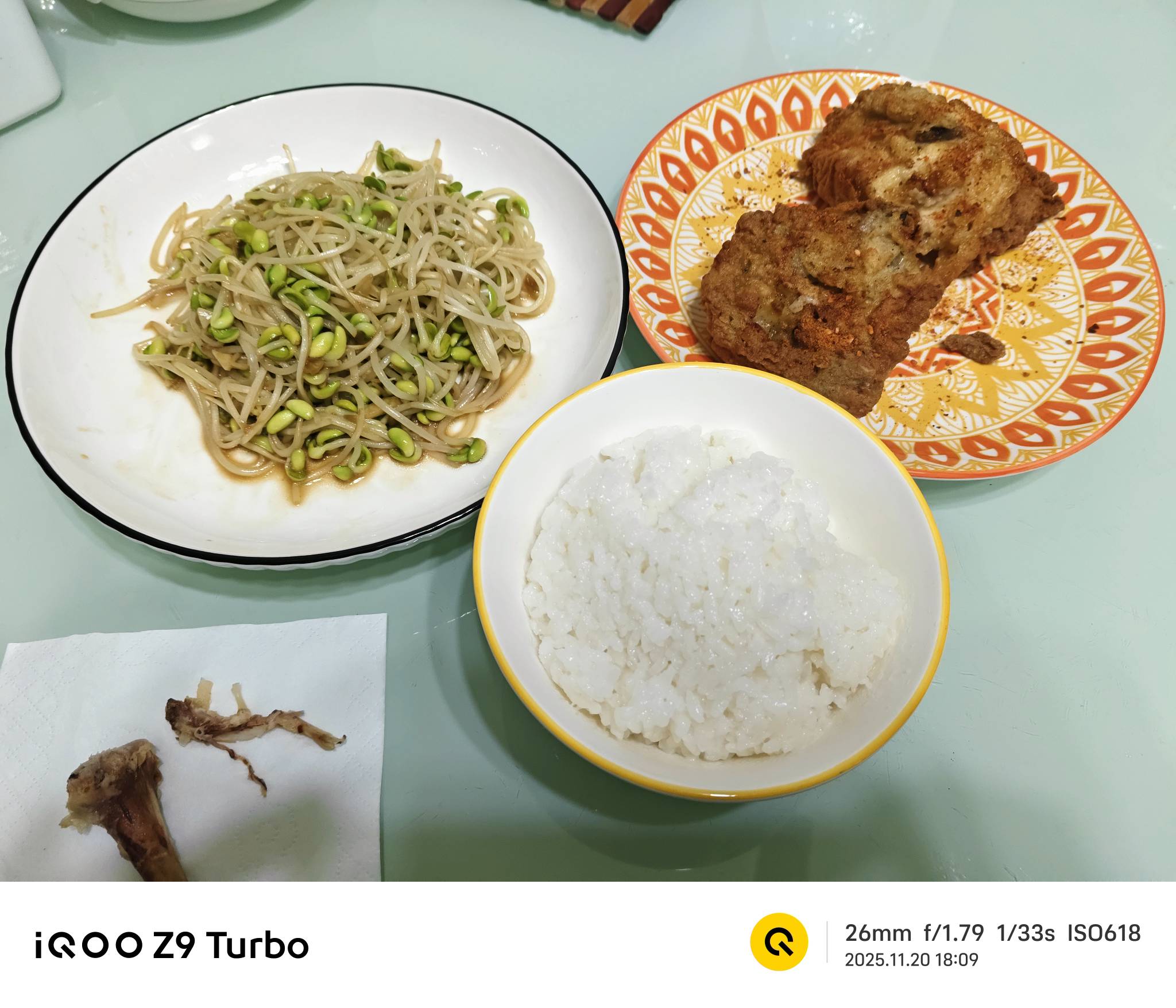 疯狂星期四 吃饭了 老哥们

23 / 作者:代吃烤翅 / 