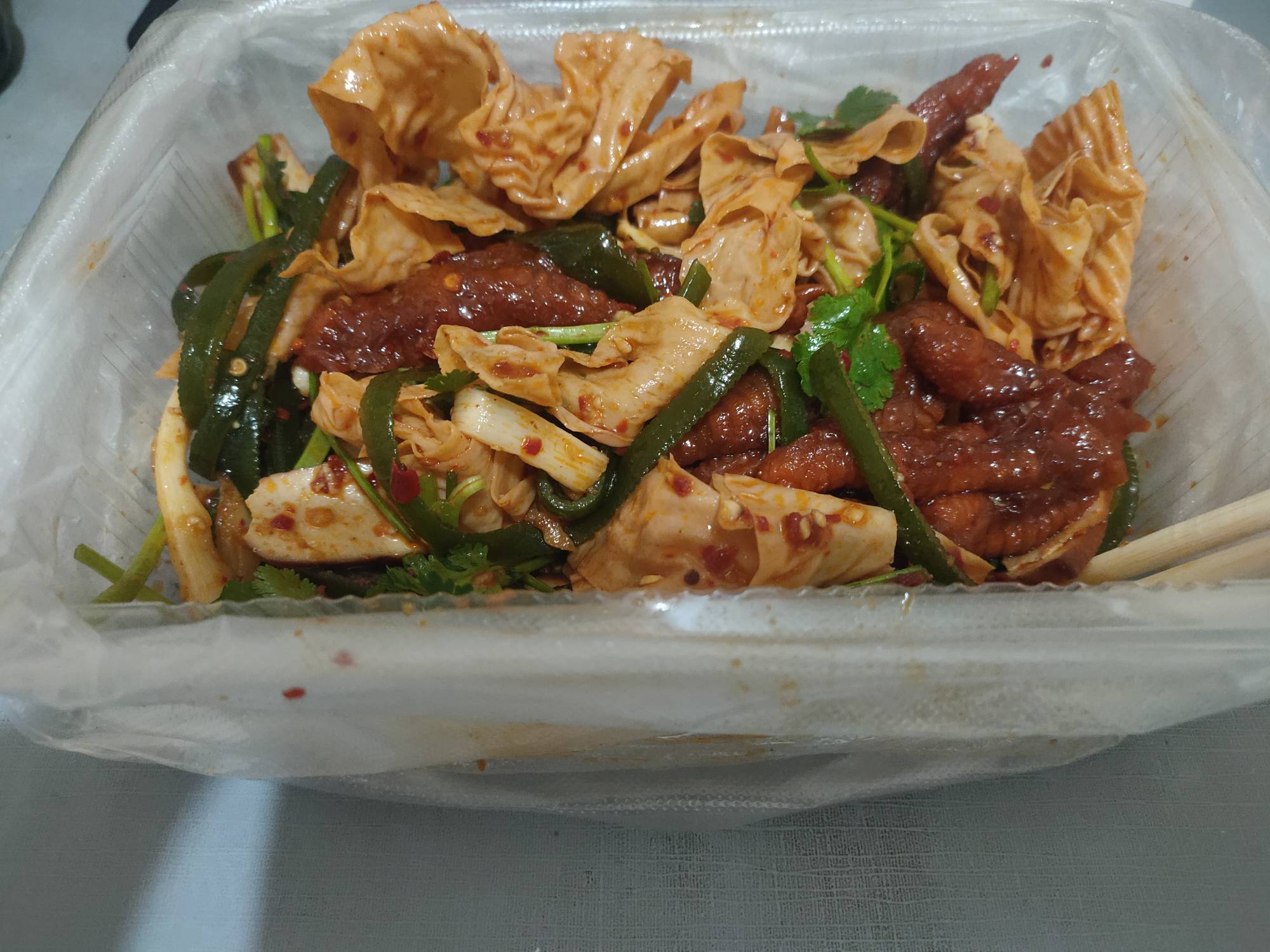 老哥们有点钱还是对自己好点吧，别全送✓了，这些外加两瓶啤酒一共才30块，吃的美滋滋89 / 作者:天空的时候干你 / 